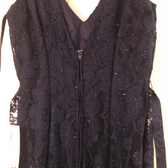 Formal dress - Picture 5 of 7